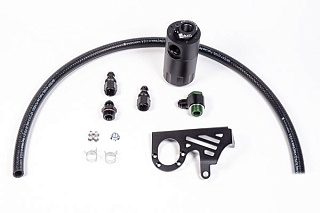 Маслоуловитель Radium Engineering 2013+ Ford Focus ST 2.0L Ecoboost Crankcase Catch Can Kit